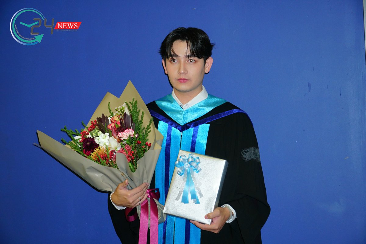 ขอแสดงความยินดีกับบัณฑิตป้ายแดง วินนี่ธนวินท์ และ กัปตันพีระวิชญ์ ที่พากเพียรตั้งใจเรียนควบคู่กับการทำงานอย่างหนัก จนคว้าปริญญาตรี กลุ่มวิชาเอกนิเทศศาสตร์การตลาดดิจิทัล คณะนิเทศศาสตร์ ม.หอการค้าไทย 

#CongratsWinnysGraduation
#CongratsCaptainGraduation
#winynny #Captain_pt #GMMTV