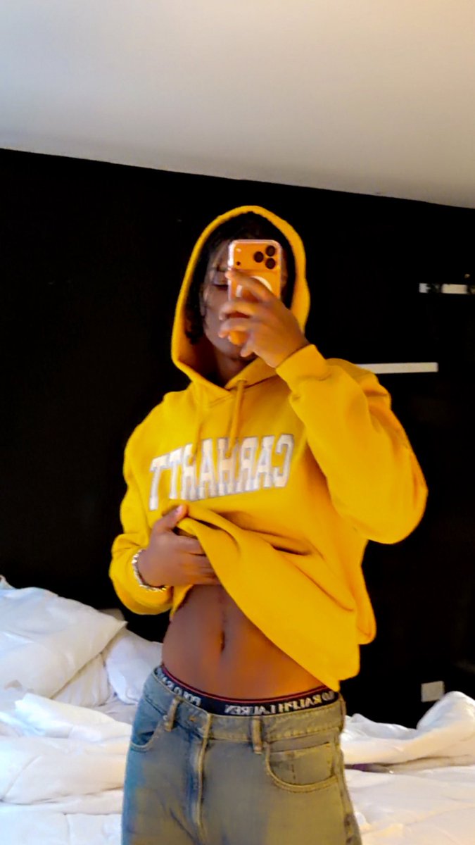 chris222crazy's tweet image. Cuddle? 🙃