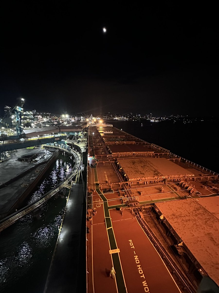 dbwillows's tweet image. Back to work with a big one! Tag teaming with our senior pilot for a 9 hour job bringing this 300m x 50m behemoth into Neptune Terminals to load coal.