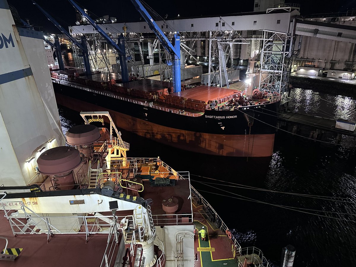 dbwillows's tweet image. Back to work with a big one! Tag teaming with our senior pilot for a 9 hour job bringing this 300m x 50m behemoth into Neptune Terminals to load coal.