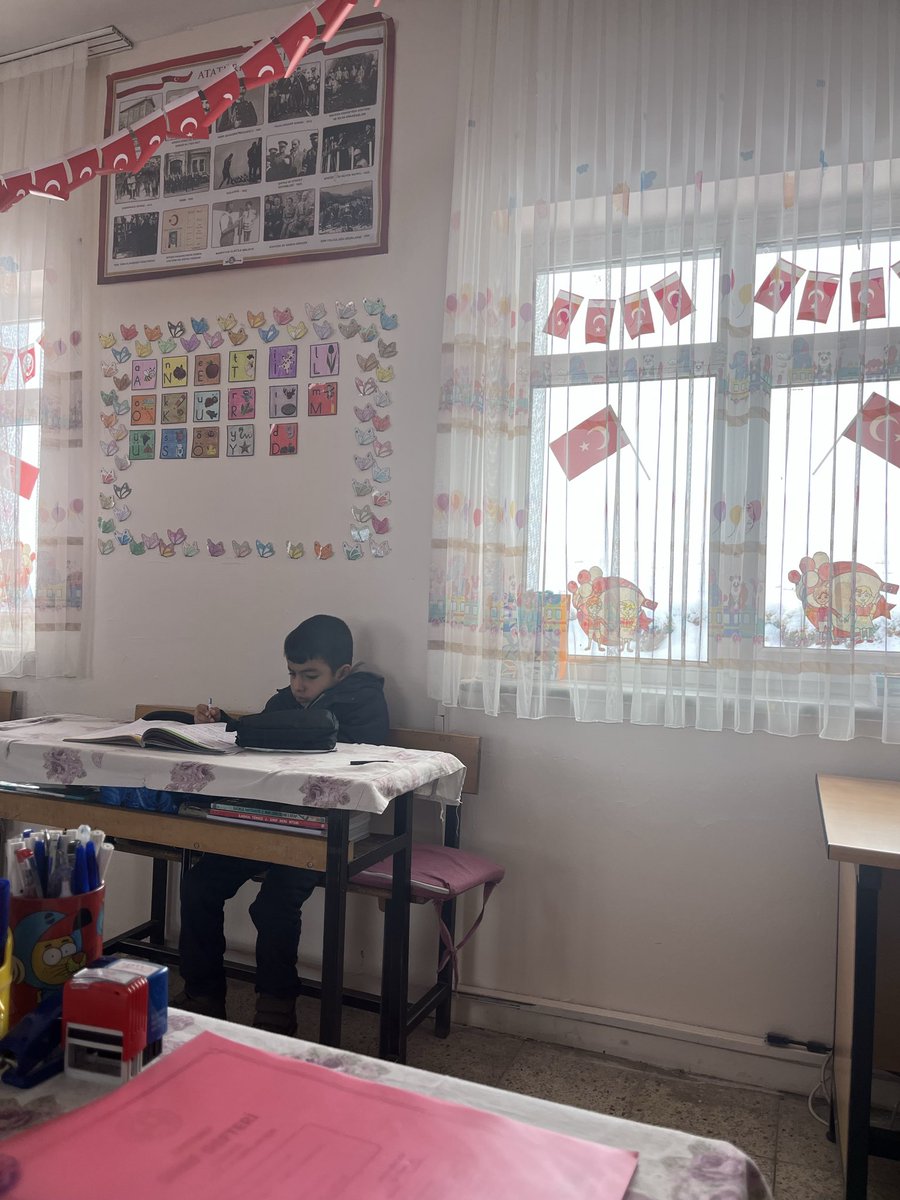 NihalTurnal's tweet photo. Birazdan kar topu oynamak için dışarı  çıkacağız https://t.co/t6J6pG2Jw1