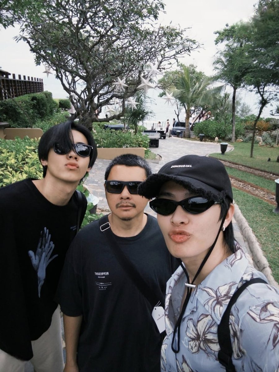 13letsuck's tweet image. นึกว่าไม่ได้ไปกับเขาแล้วอ้วนน น่ารักมากก 
extroverts ระบบปิดจริงๆ
#THAIchayanon 
#BUSbecausaeofyouishine