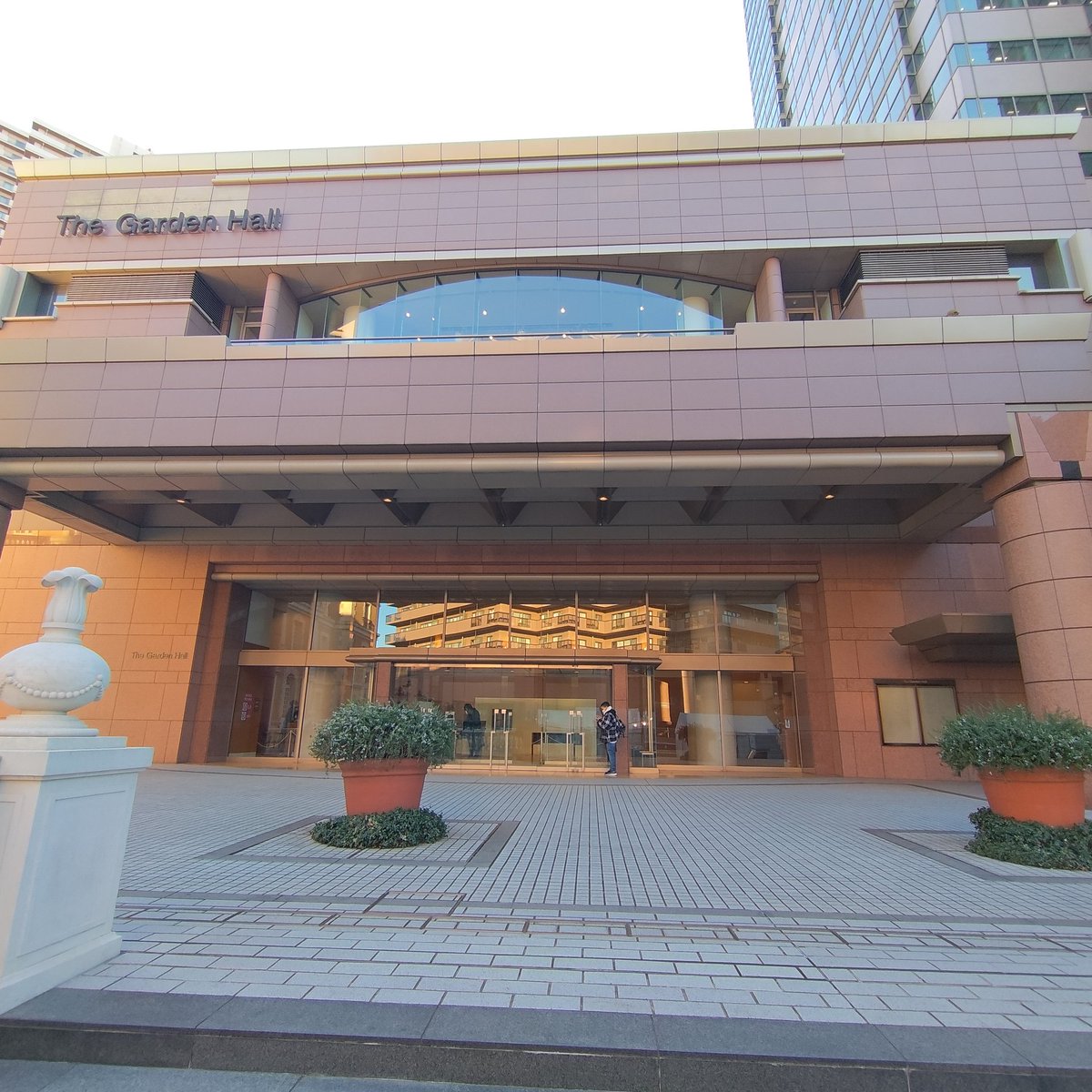 medkiz's tweet photo. 爆裂都市伝説
15:15に恵比寿ガーデンホールに到着

入口付近には片手で足りるくらいの人影があるだけ

ま、会場の中は盛り上がっているに違いない！ https://t.co/wIJnoslntj