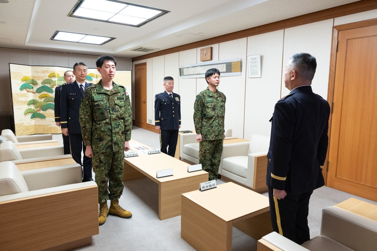 JGSDF_pr's tweet image. 🇯🇵🇱🇹🇮🇸🇩🇰🇳🇴🇸🇪🇫🇮🇺🇦#陸上自衛隊 施設学校および中央即応連隊の隊員２名は、リトアニアで開催されていたウクライナ支援のための地雷除去コアリションに参加していたところ教育終了に伴い、荒井陸上幕僚長に対して帰国報告を行いました。…