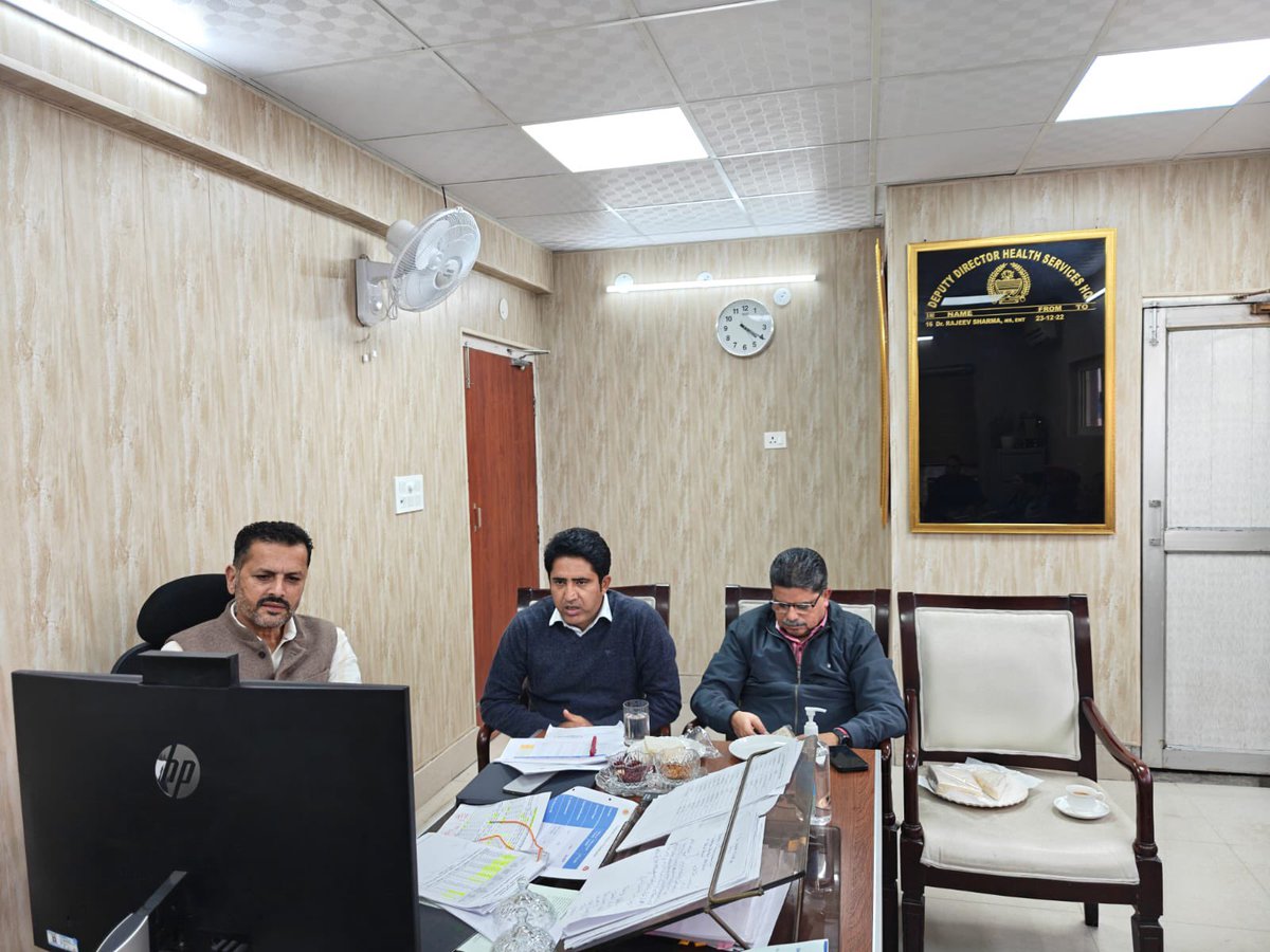 dhs_jammu's tweet photo. On 10.12.2025, MD  NHM J&amp;K Baseer Ul Haq Chaudhary (IAS) &amp; DHS Jammu Dr. Abdul Hamid Zargar chaired a Google Meet on TB Mukt Bharat with NHM/NTEP officials and CMOs &amp; BMOs of Jammu, Udhampur and Poonch.
The meet reviewed progress and boosted strategies for a TB-free Bharat https://t.co/elr3oni87A