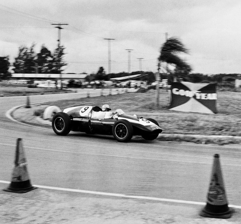 Are you a McLaren fan? If you are, today is a very special day for you, for #OnThisDay in ’59, at Sebring (Florida), the great Bruce McLaren won an #F1 GP for the first time, in a Cooper T51, at the then record youngest age of 22 years, 3 months, 12 days.