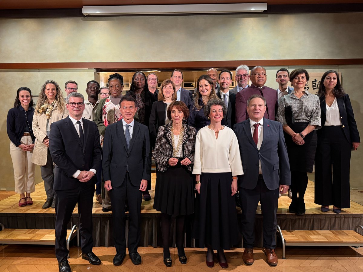 ambafrancejp_jp's tweet photo. 🩺 ユニットエイド（#Unitaid）とは、毎年3.2億人の人々が命を守るために必要な医薬品へアクセスできるようにし、2006年の設立以来、100を超える保健医療製品を市場に展開。活動を通して、90万人の命を救ったグローバルヘルスを支援する機関です。

フランスは、Unitaid の最大の拠出国であり、強靭で公平な保健システムを構��するという同機関の使命を全面的に支持しています。

今回初めて、Unitaid の理事会（12/10–11）が日本で開催されました。在日フランス大使館 は、この機会に理事会メンバー全員と、日本のグローバルヘルスエコシステム関係者を迎え、レセプションを開催できたことを光栄に思います。