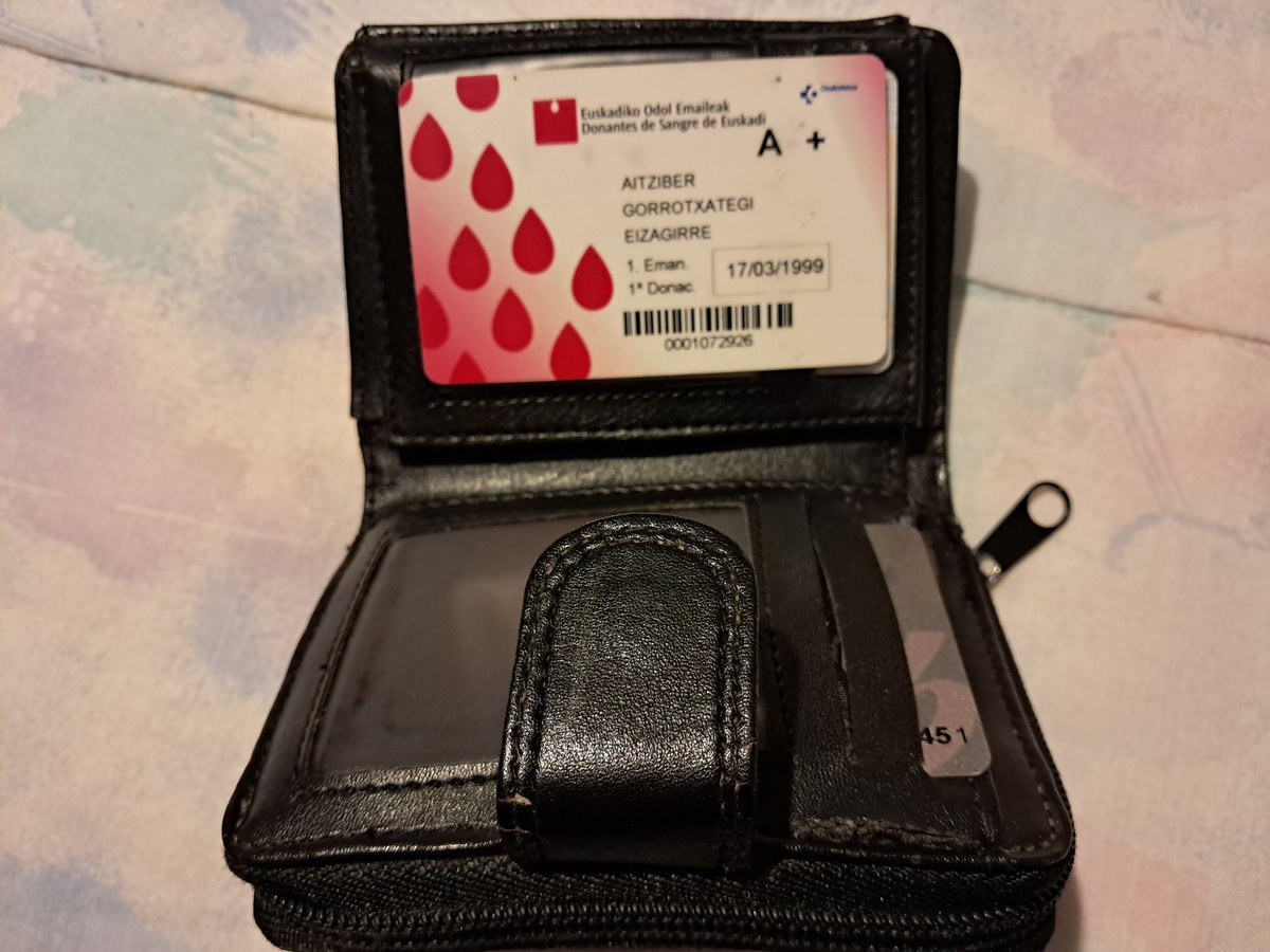 Nire #diruzorroa n bada jada inoiz eskatzen ez didaten karnet bat (sistema digitalizatuta dago), baina bereziki pozik eramaten dudana. Eman odola, eman bizia! Ez da ezer kostatzen eta bizitzak salbatzen ditu. 

#Sasitxiotx
#AsteanBehin