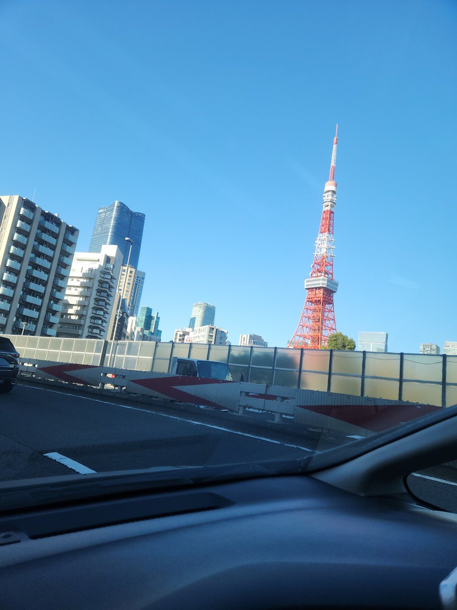 bichiko0331's tweet photo. 毎年やってる幼稚園での、クリスマスコンサートでした🎄

みちかさんの素敵なドレスをお借りしてみんなでクリスマスカラー✨
可愛い子供たちの笑顔に癒されながら楽しく演奏して来ました~~~！！！ https://t.co/ejOaCzSOsy