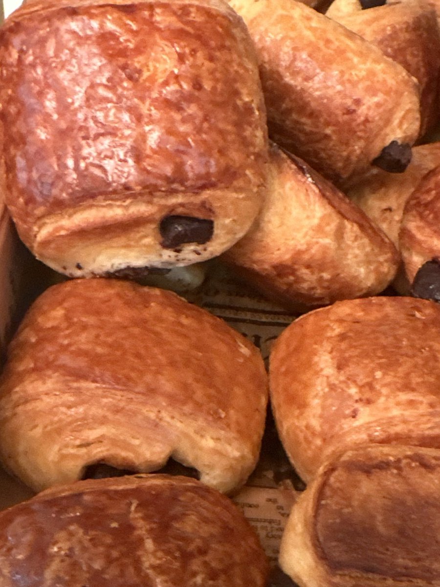 Vérification effectuée ! A Abu-Dhabi aussi… on dit PAIN AU CHOCOLAT ! 
Comme partout. #painauchocolat #painauchocolatforever