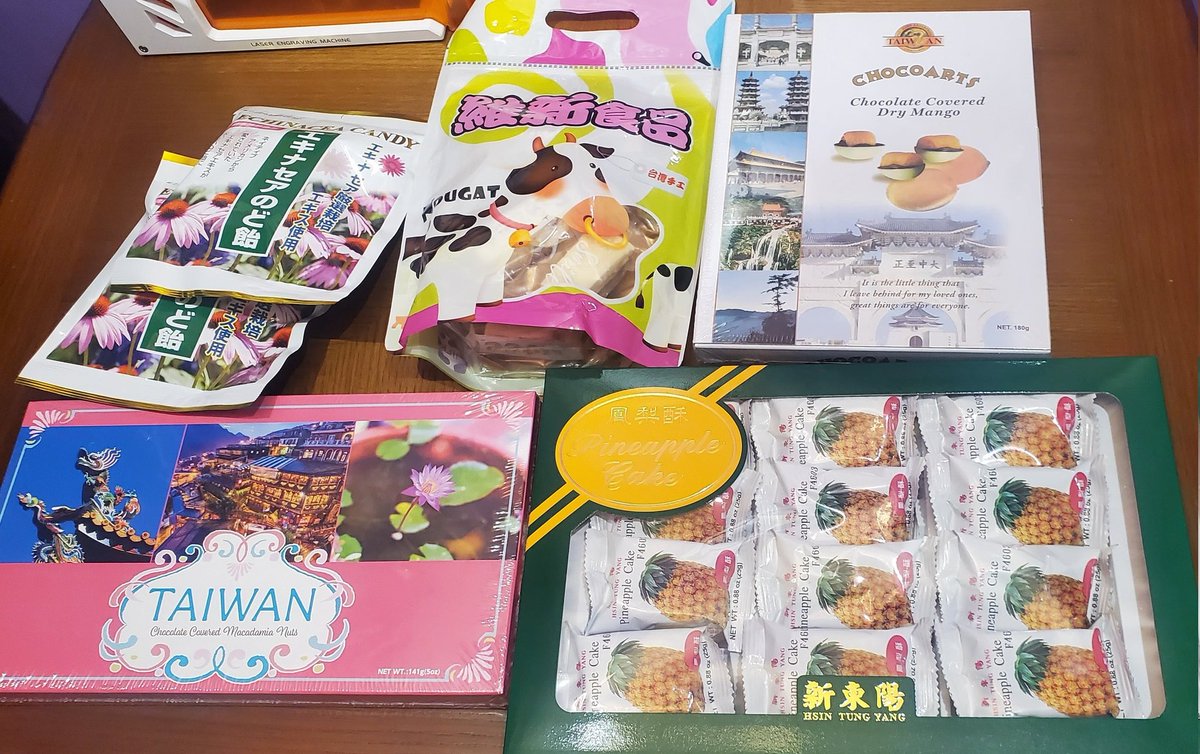 台湾お土産が大量に届きました🍍 私は食べられないので皆さんに配り