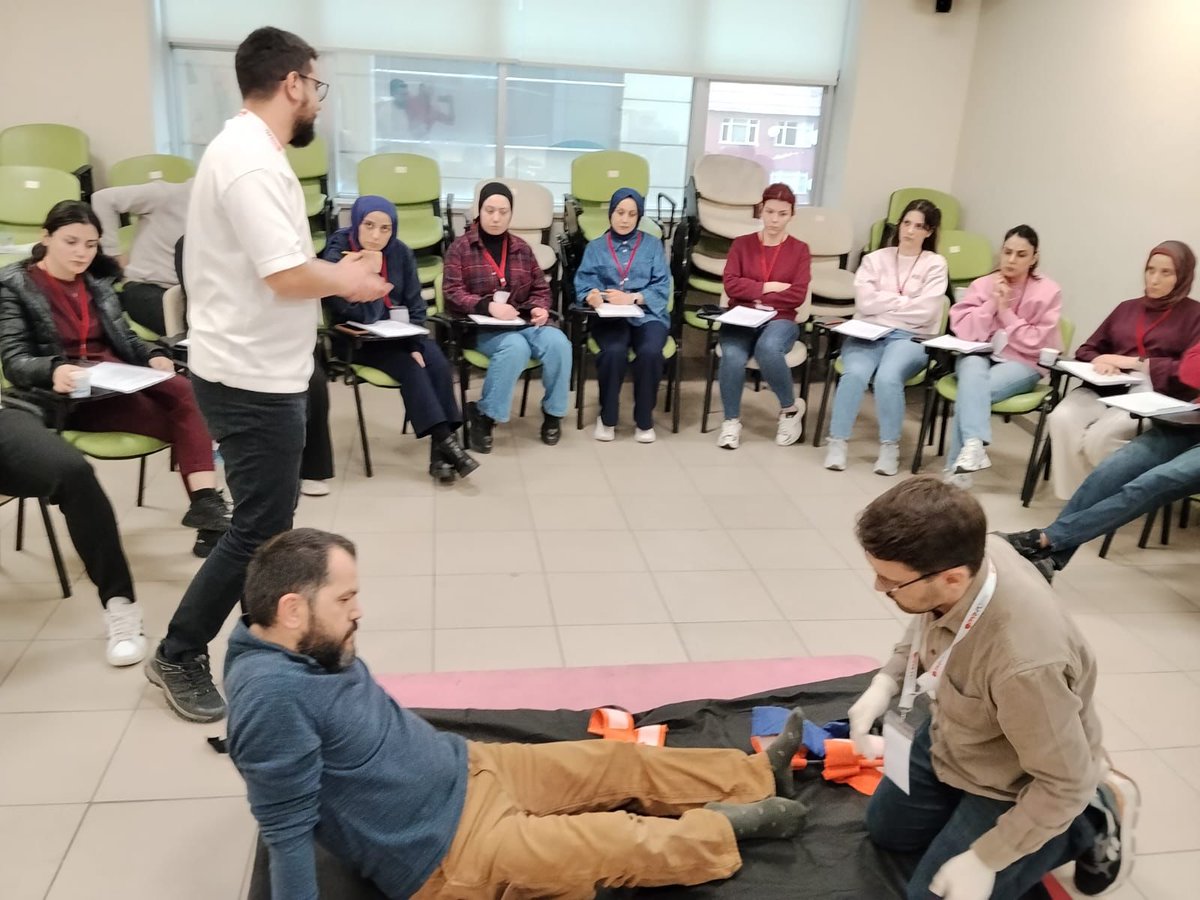 Rize’de Acil Sağlık Çalışanlarına “TİLYAD Eğitimi” verildi

Acil Sağlık Hizmetlerinde görev yapan personellere yönelik hizmet içi eğitimler aralıksız sürüyor.

Haberin Detayları ⬇ ⬇
rizeism.saglik.gov.tr/TR-369660/rize…

<a href="/saglikbakanligi/">T.C. Sağlık Bakanlığı</a>