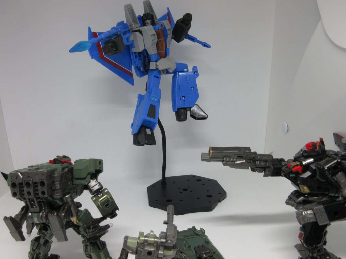 ジェット機ロボ（アクロバットF-15タイプ）によく似た国籍不明機体の