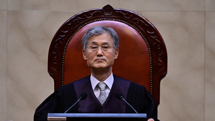 Golosseum's tweet image. “사법부의 최근 5년간의 구속영장 기각률(전국법원통계자료 참조)”

21년 - 약 17.8%
22년 - 약 18.6%
23년 - 약 20.5%
24년 - 약 23.0%
--------------------
내란 특검 46.1%
김건희 특검 32.0%
해병 특검 90.0%
---------------------

조희대가 말아먹고 있는 대한민국