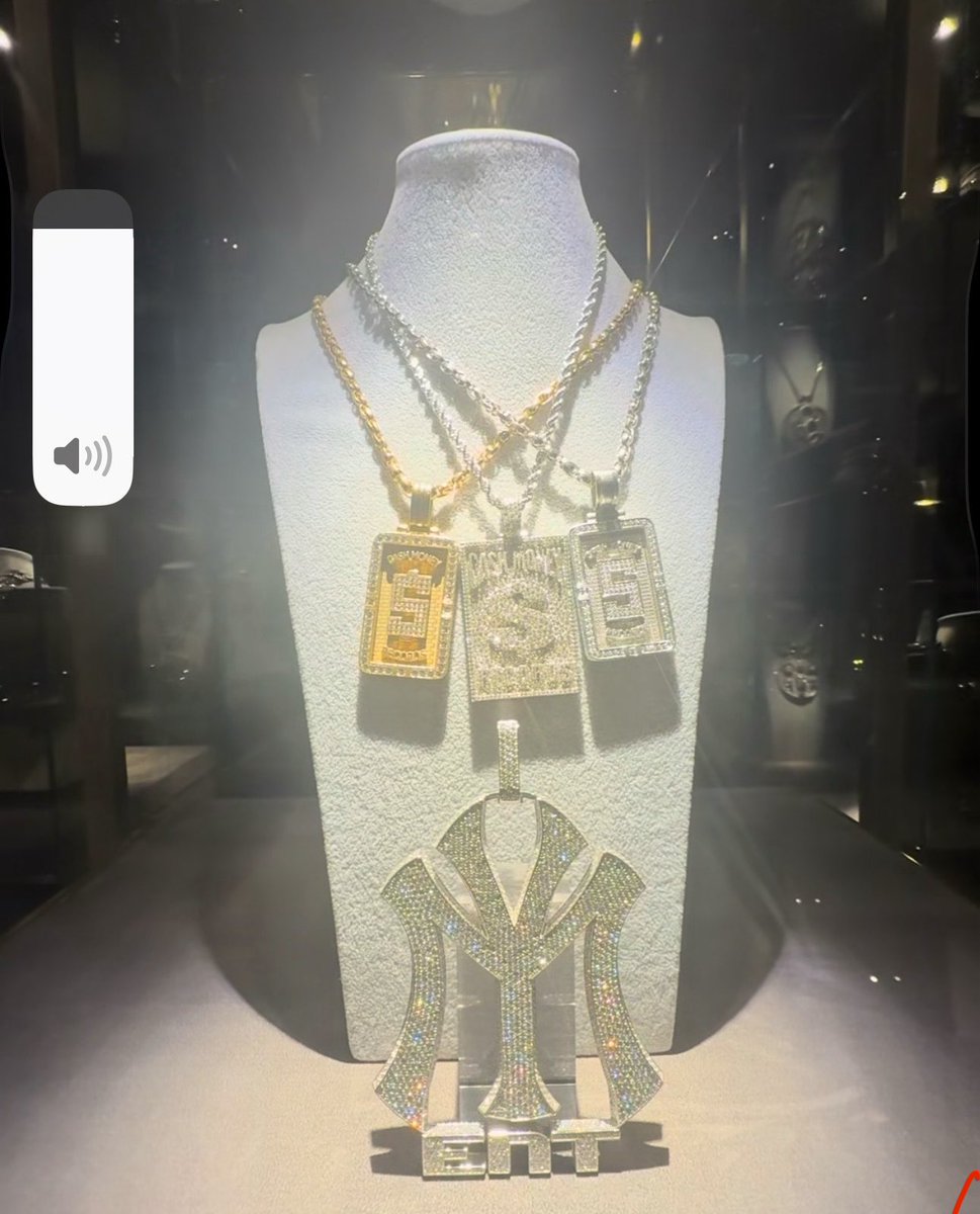 WHAT'S THE DIRT? tweet media