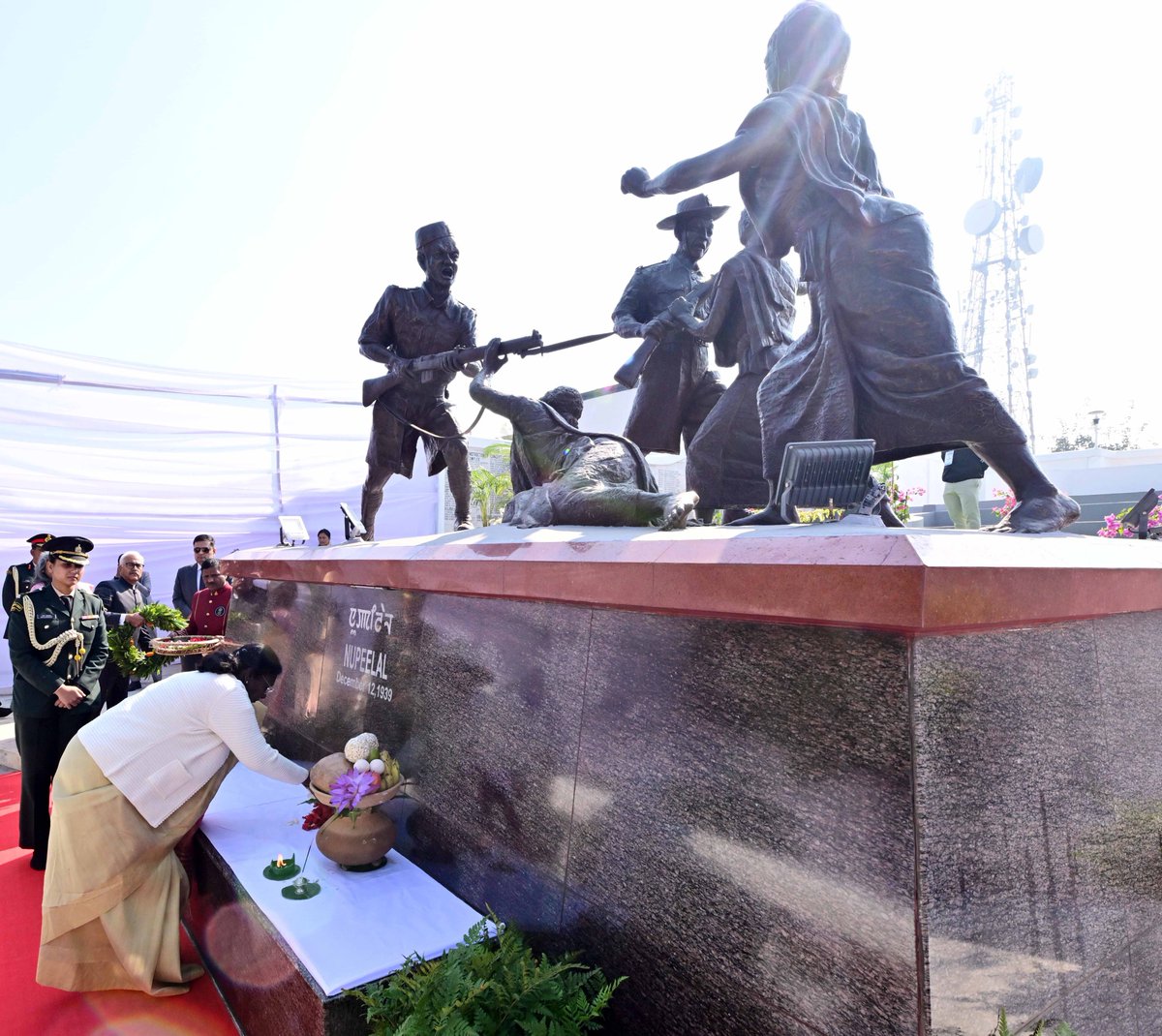 President Droupadi Murmu paid her respects to the brave women warriors of Manipur at the Nupee Lal Memorial Complex, Imphal. The Memorial Complex stands as a tribute to the sacrifice of Manipuri women and commemorates their uprisings in which they challenged the British and
