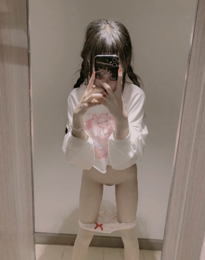 linxiaoxiao333's tweet photo. 许愿🚪哥，我快饿似了 #萝莉 #母狗 #少萝 #白虎 https://t.co/DC5plMrjUR