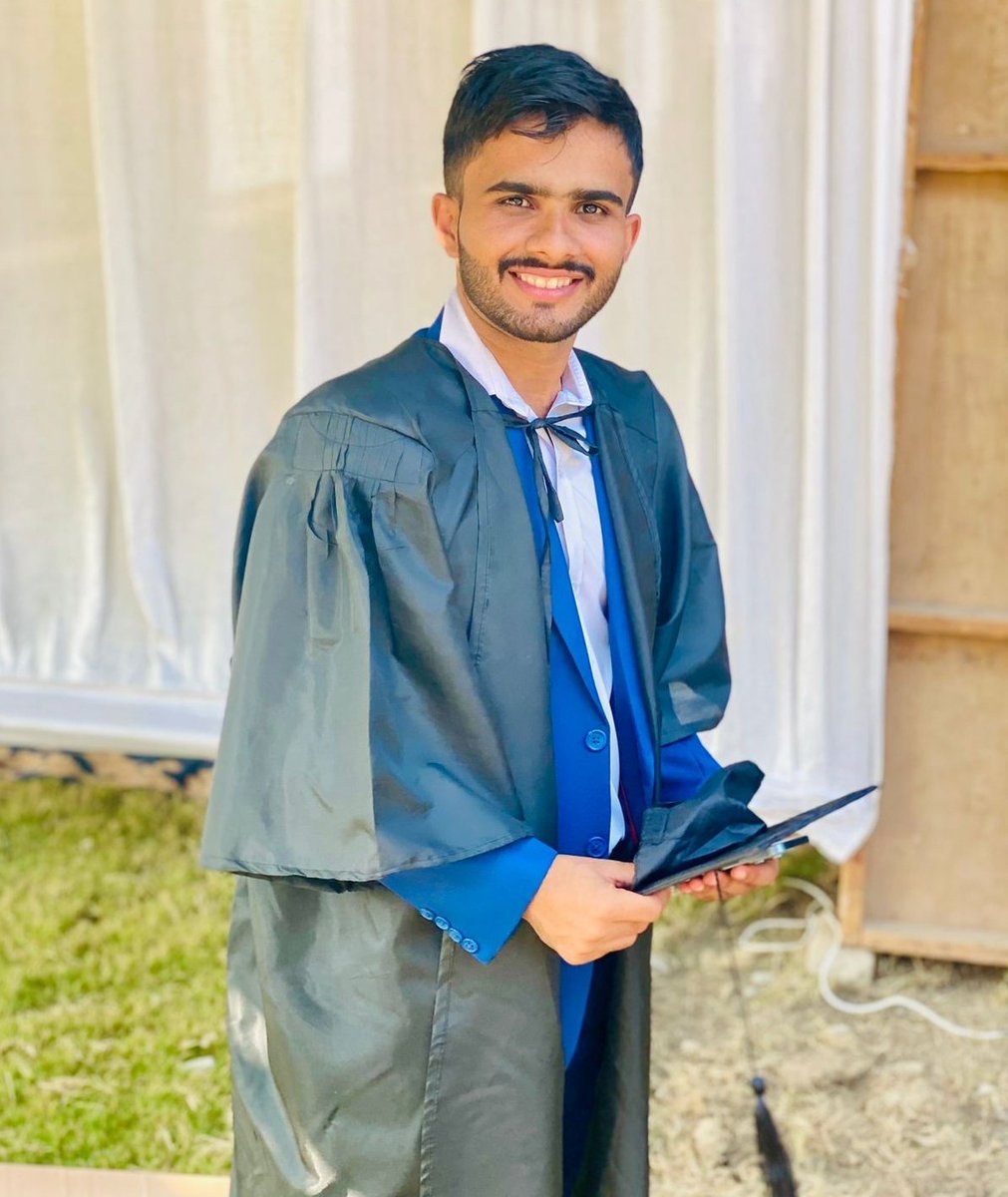 جانو کو ڈگری مل گئی ♥️😎
اب پارٹی پکی سمجھو Monal Restaurant  پر 
<a href="/jamalbloch1/">معصوم بچہ</a>