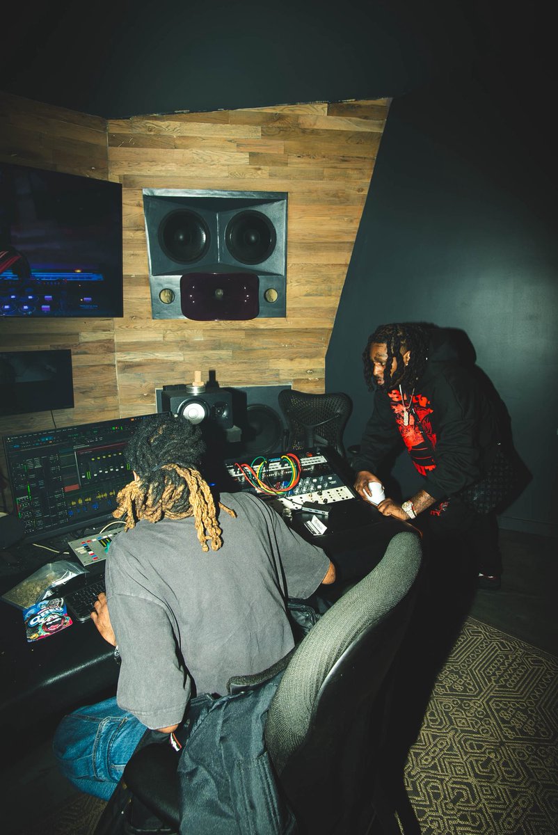 MeechBandzz's tweet photo. Who tf is MB5! ? You finna find out #5G 12-25-25 📶  No More Fucking around I’m HIM .. https://t.co/H9xZYe0xVB