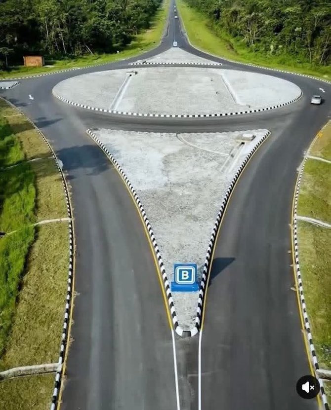 BREAKING: Historic Road Link to Bonny Island, Rivers State! 🚧🇳🇬

For the first time in history, Bonny Island previously accessible only by air and water is now connected to Rivers mainland by a 39 km road with 11 bridges.

This transformative infrastructure milestone is a