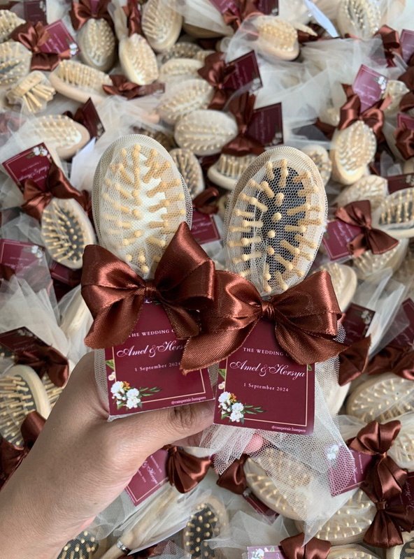 xxxirraaa's tweet image. Wedding souvenirs that people will actually use—simple and practical‼️

a thread~