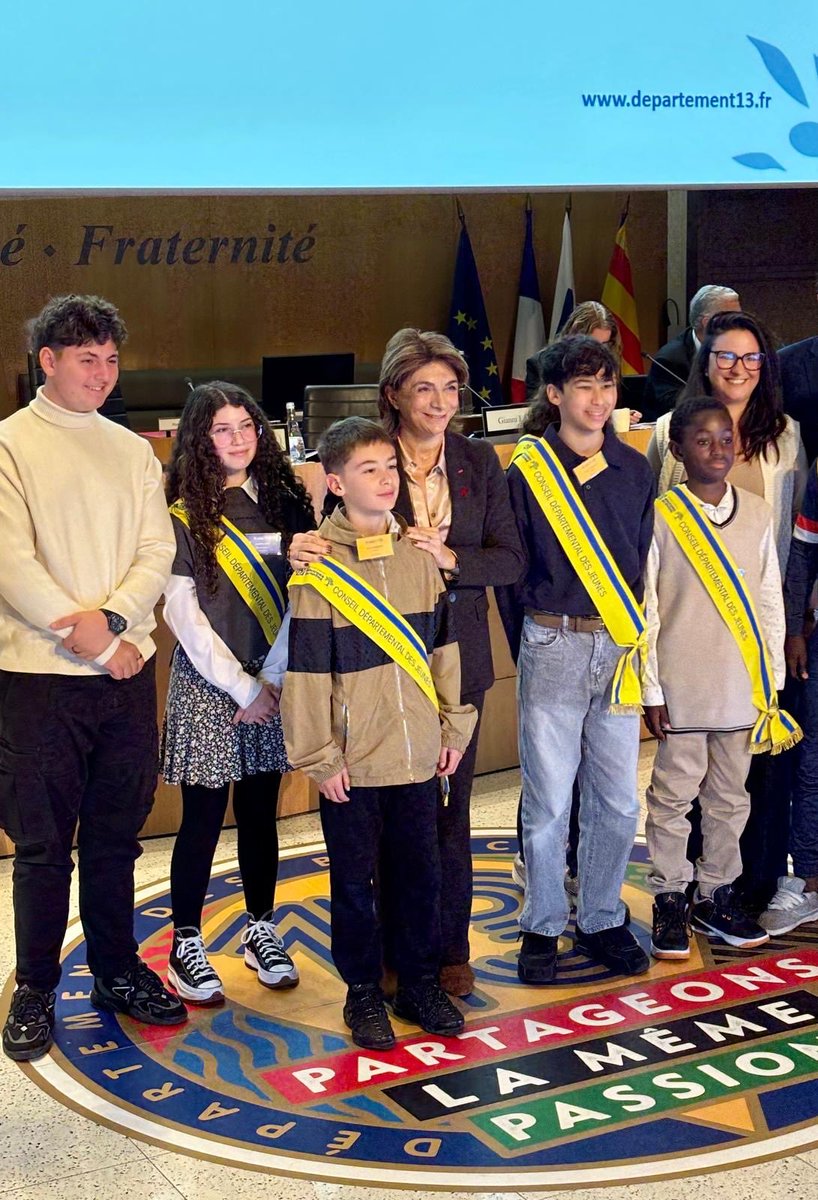 Bienvenue aux nouveaux membres du Conseil Départemental des Jeunes et à la nouvelle Présidente, Apolline ! Quelle belle jeunesse engagée ! 

Je sais que vous poursuivrez les projets déjà lancés et que vous en porterez d’autres. 

Bravo aussi à ceux qui achèvent leur mandat ! 💪🏼