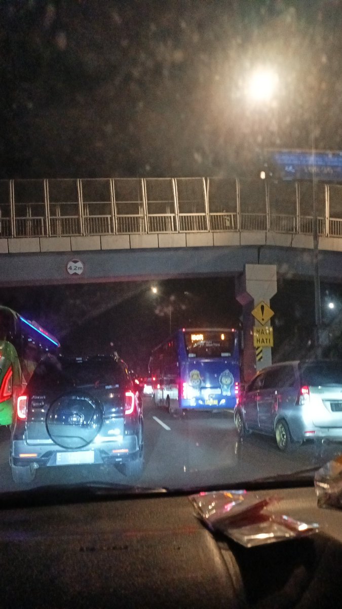 febyfaa's tweet photo. @PRFMnews min, macet di KM 149 arah Cileunyi karena efek banjir di Cipacing? https://t.co/7hJb2RbLrR