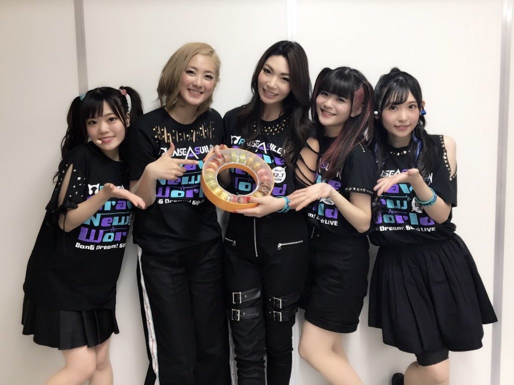今日はRAS 1stシングル『R・I・O・T』の発売日！！

7年かぁ〜✨しみじみですね〜☺️

10年に向けてもっともっとブチかますぞ！！！

来年もすでにライブ沢山決まってるし、みんな8年目もよろしくね😉
#バンドリ #RAS