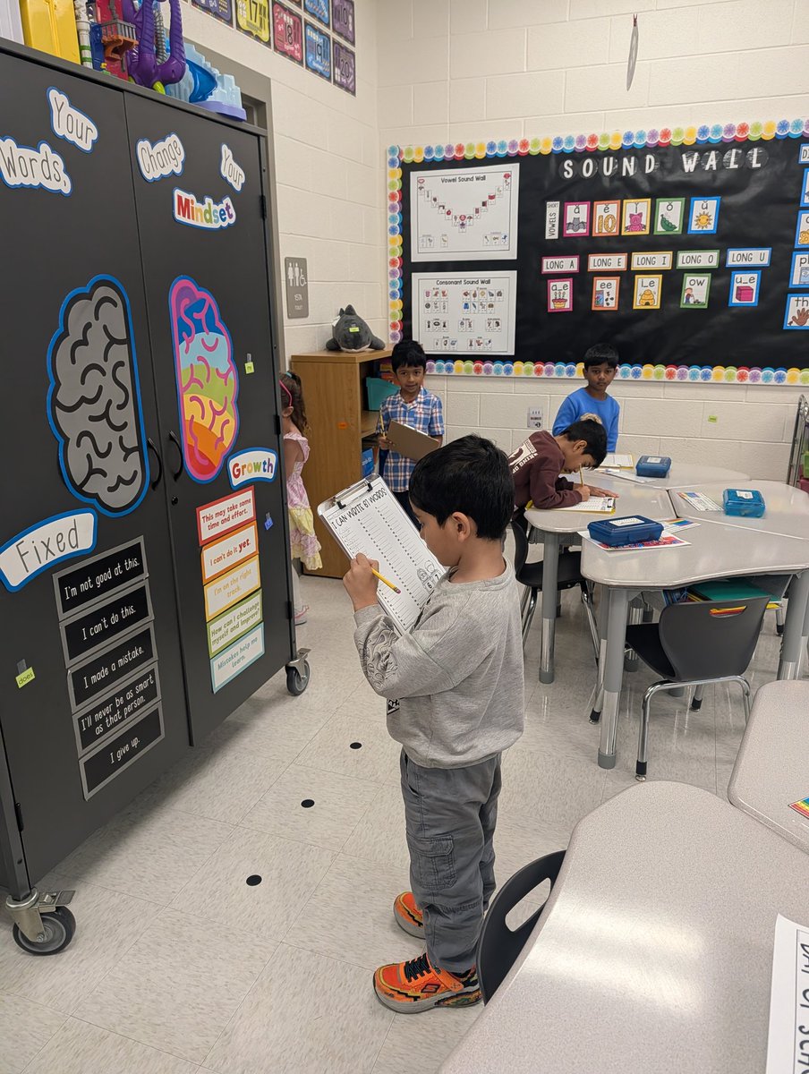 MrsMonarchclass's tweet photo. We had a great time celebrating the 67th day of school! https://t.co/PWhaz0iSMa