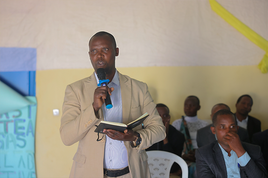 rulindodistrict's tweet image. Aka kanya muri #GSMuyanza hari kubera ibirori byo kwizihiza umunsi mpuzamahanga wa Mwarimu umuyobozi w'Akarere @Jmukanyirigira yifatanyije n'Abarezi bose ndetse na bamwe mu babyeyi barerera mu murenge wa #Buyoga ibi birori byanabereye mu mirenge ya #kisaro,#Masoro na #Ntarabana