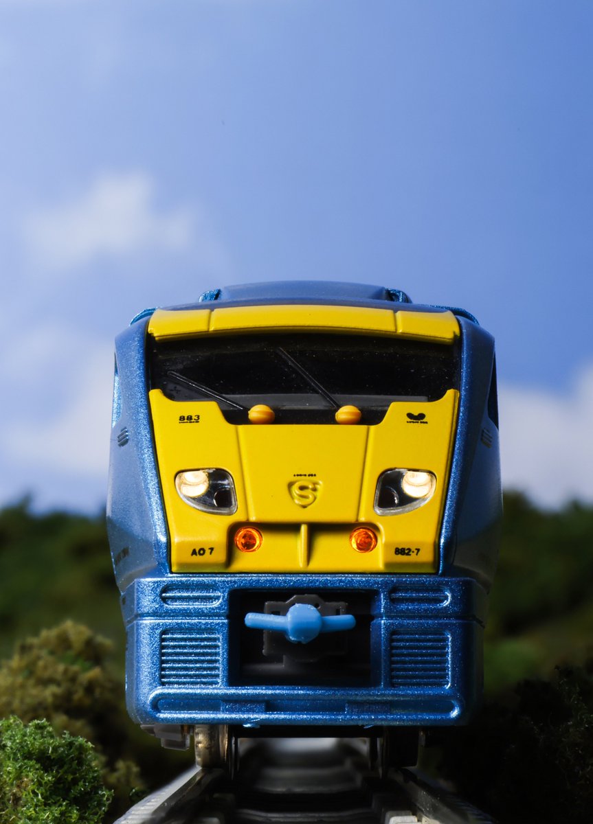 黄色いソニック】 30周年記念ポスターでも話題になった883系「ソニック