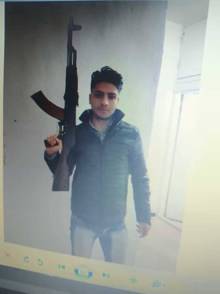 المجرمة 
نادية عبد الكريم المصطفى 
من مورك قرية الشيحة في حماة 
طباخة القصر الجمهوري الأسدي متورطة بتسليم متظاهرين للأمن و شبكات دعارة
أزواجها الثلاثة :1-  عمار مصطفى ابناءه متواجدين في طهران 
2-يوسف سمعان اسد ضابط اسدي من حمص 
3-منيب أحمد محمود ضابط بالفرقة الرابعة من اللاذقية