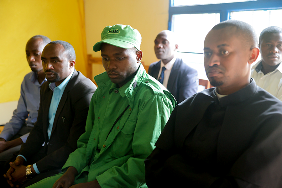 rulindodistrict's tweet image. Aka kanya muri #GSMuyanza hari kubera ibirori byo kwizihiza umunsi mpuzamahanga wa Mwarimu umuyobozi w'Akarere @Jmukanyirigira yifatanyije n'Abarezi bose ndetse na bamwe mu babyeyi barerera mu murenge wa #Buyoga ibi birori byanabereye mu mirenge ya #kisaro,#Masoro na #Ntarabana