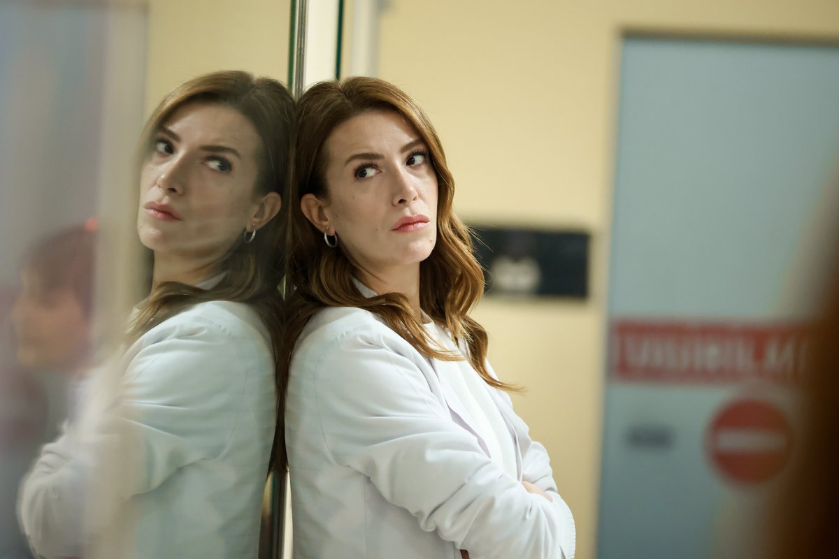 ShowTV's tweet photo. #Bahar acı bir sürprizle karşılaşıyor!
@dizibahar'ın yeni bölüm fotoğrafları yayında📸

Galeri için👉https://t.co/MrWy2GWz3D https://t.co/CMsmbdSzfi