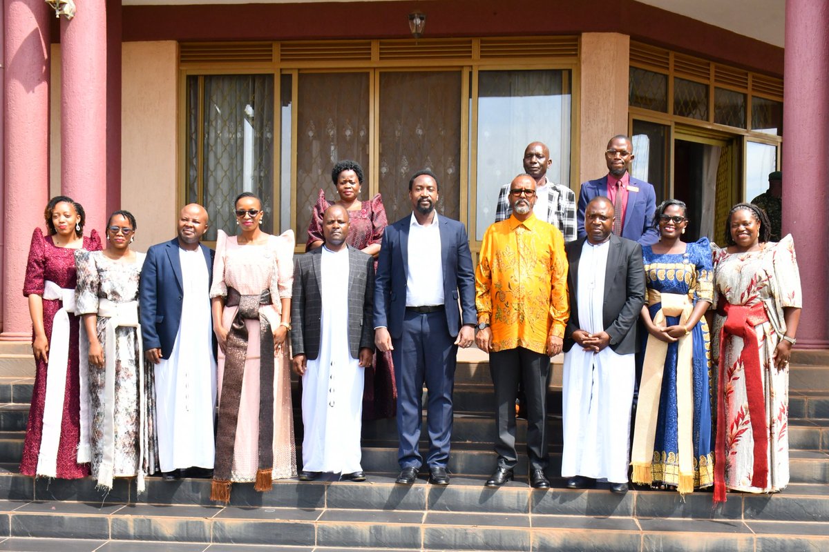 KingNadiopeIV's tweet image. This week, I welcomed a high-level delegation from Heifer International Uganda and its partner organizations at Igenge Royal Palace in Jinja City.

The delegation, which included its head John Ssenyonga, the Project Director of Stimulating Agribusiness for Youth Employment…
