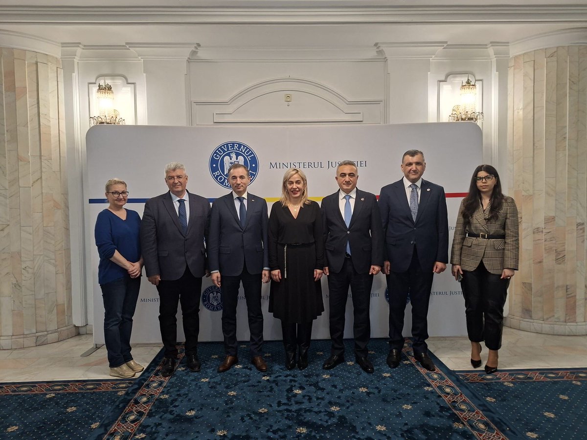 AzEmbRomania's tweet image. The delegation of the Bar Association of the Republic of Azerbaijan, led by Chairman @BaghirovAnar, together with the Ambassador of Azerbaijan to Romania, Gudsi Osmanov @GudsiOsmanov, held a meeting at the Ministry of Justice of Romania with the Secretary General of the Ministry,…