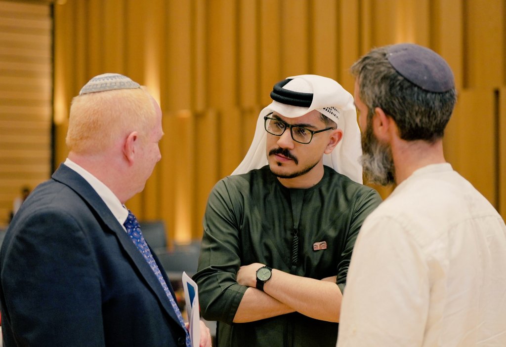 amjadt25's tweet image. If this image symbolizes thriving together comment below and repost to show where you stand.