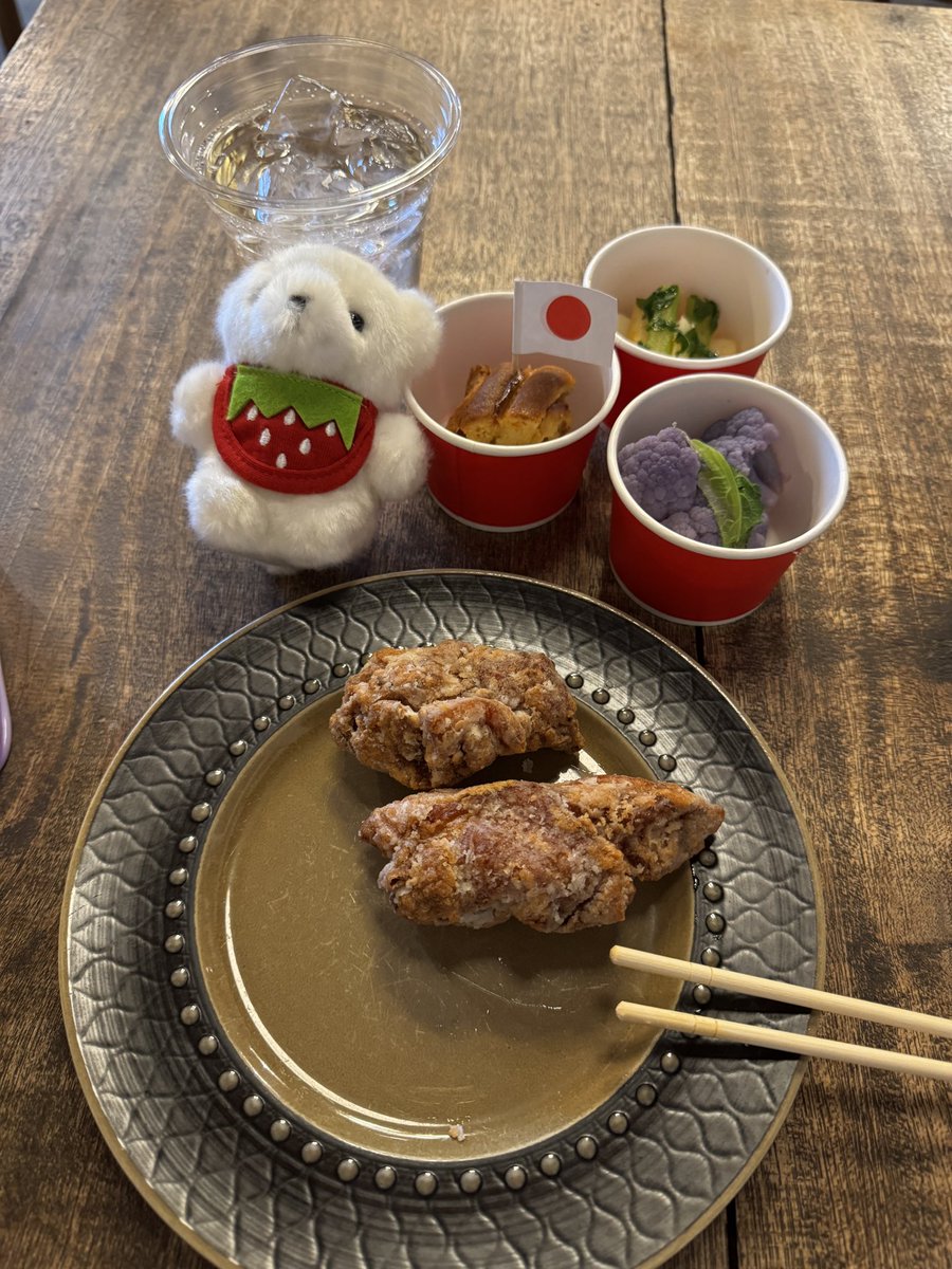 nachilog812's tweet photo. 小田原のnico cafeで行われた
丹葉暁弥さんトークショーに行ってきました！

来年のカレンダーも買えたし
美味しい唐揚げ食べながら楽しい🐻‍❄️のお話をたくさん伺いました！
楽しかったー！！😆♡

#ホッキョクグマ #nicocafe https://t.co/4SCFktjEdQ