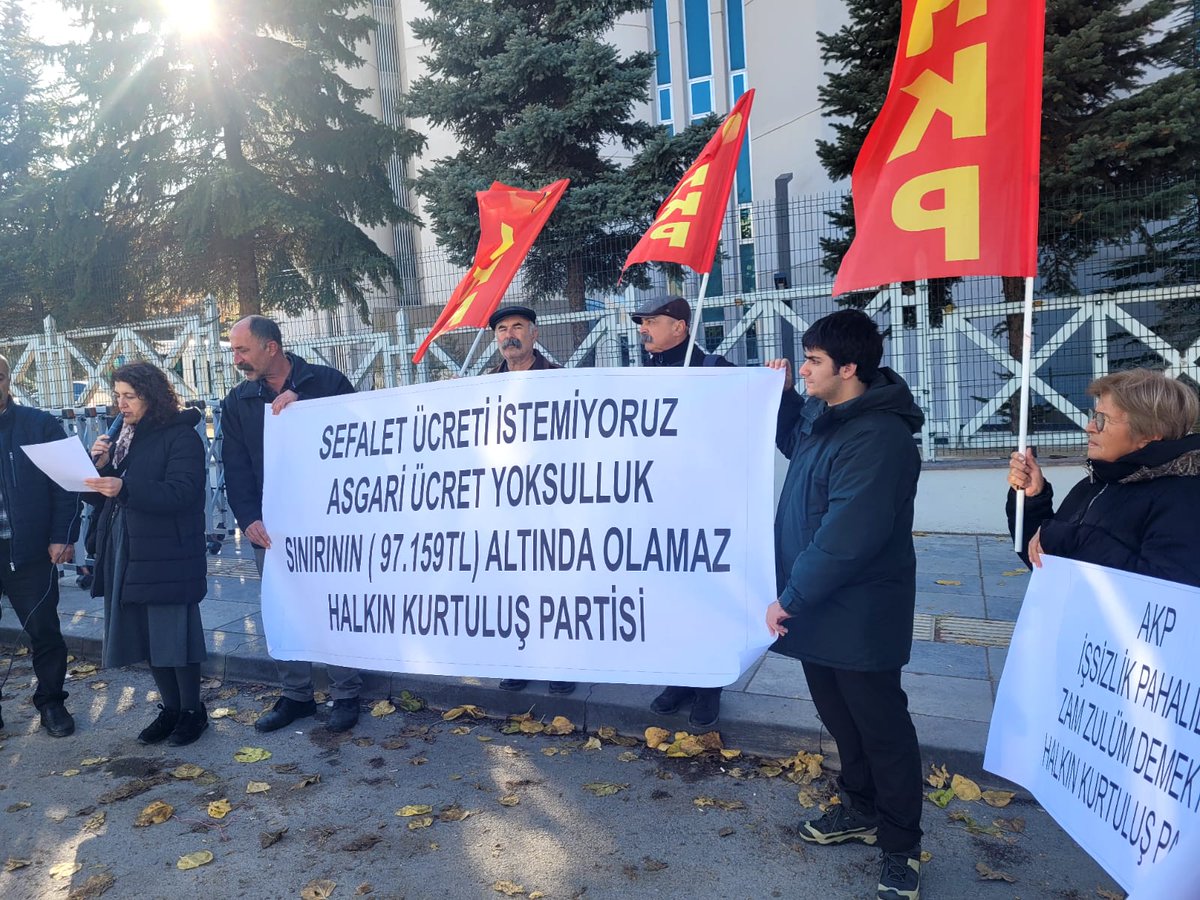 Çalışma ve Sosyal Güvenlik Bakanlığı önünden bir kez daha haykırıyoruz: Sefalet ücreti istemiyoruz! Asgari ücret, yoksulluk sınırı olan 97.159 TL’nin altında olamaz.