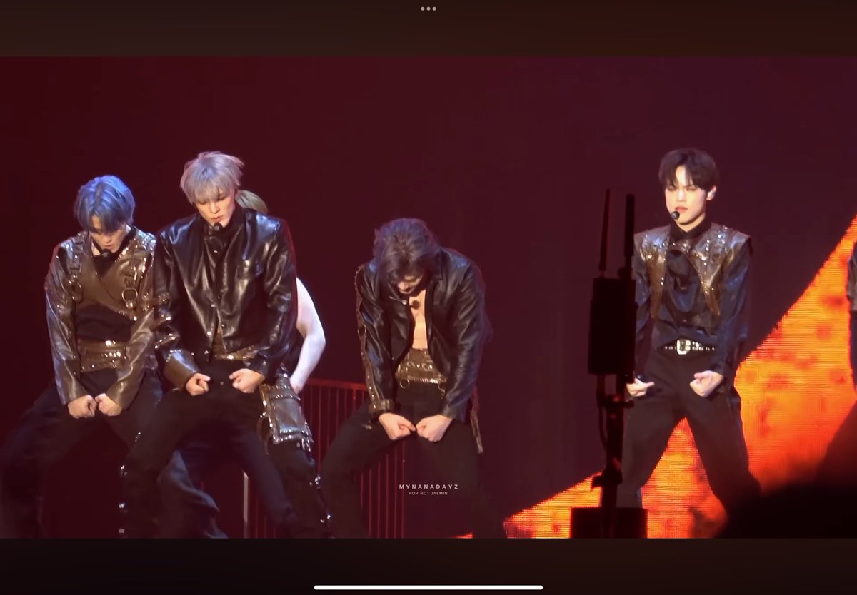 4nemone_'s tweet image. they didn’t choose these masterpieces (no) so mmyeah 💅💅