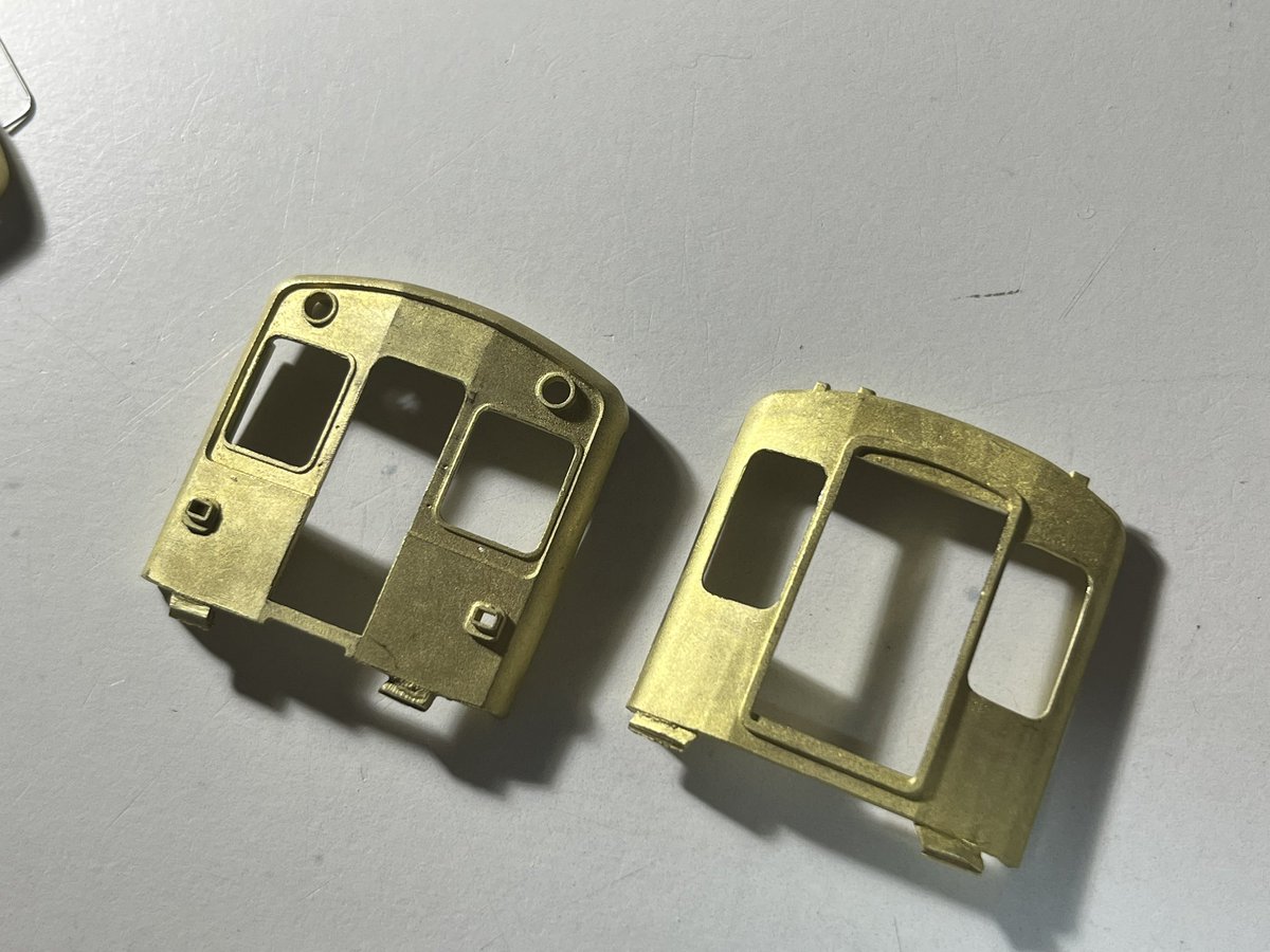 HungryDogModel's tweet photo. ★新製品のお知らせ

●【16番】
・高松琴平電気鉄道 1070形
　2両ボディキット
　￥63,800-(税込)

16番(HOゲージ)真鍮キットです。
・貫通扉は選択式
・床下機器付
台車やパンタ等は別途ご用意ください。
※台車は専用品を別売予定。

2026年春頃発売予定！

※高松琴平電気鉄道株式会社商品化許諾済 https://t.co/OWbav6NOoQ