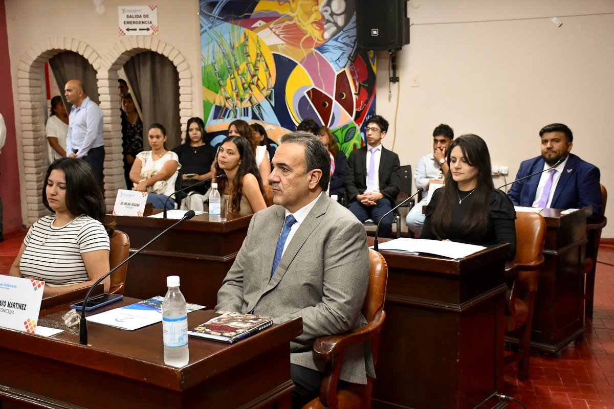 cdjujuy's tweet photo. 🤚 Prestó juramento la concejal Melina Doguino

En el marco de la segunda Sesión Especial, prestó juramento como concejal Sol Melina de Lourdes Doguino, que reemplaza – por ser la primer suplente- en el cargo a Keila Zequeiros, que renunció a sus últimos dos años del período. https://t.co/0xsfrGLpiR