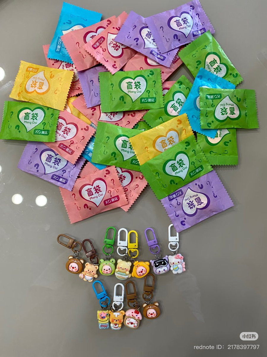 edfens's tweet image. this is actually not candy, but BLIND  POUCH containing a keychain 🍬🍭