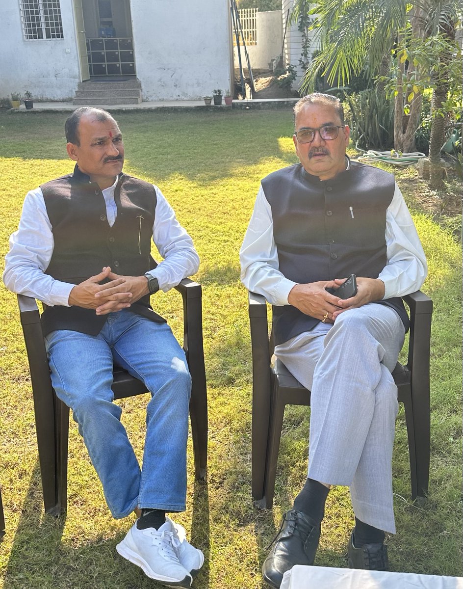 आर्डेन प्रोग्रेसिव स्कूल, (ए.पी.एस )के मालिक श्री भुवन उपाध्याय जी से बहुत लम्बे समय बाद मुलाकात हुई। उनसे मिलकर वास्तव में बहुत अच्छा लगा।”
जय उत्तराखण्ड