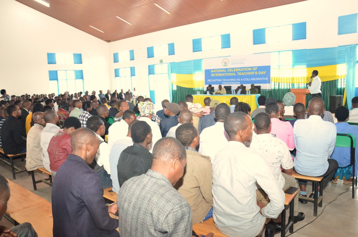 Umuyobozi w'Akarere <a href="/RichardGasana/">GASANA Richard</a>  yashimiye uruhare rw'Abayobozi b'ibigo by'amashuri n'abarezi mu kuzamura ireme ry'Uburezi n'imiyoborere myiza y'amashuri, abasaba kurangwa n'ubufatanye, isuku ku mashuri no gukunda akazi bakora. <a href="/RwandaLocalGov/">Ministry of Local Government | Rwanda</a> <a href="/Rwanda_Edu/">Ministry of Education | Rwanda</a> <a href="/RwandaEast/">𝐄𝐚𝐬𝐭𝐞𝐫𝐧 𝐏𝐫𝐨𝐯𝐢𝐧𝐜𝐞 | 𝐑𝐰𝐚𝐧𝐝𝐚</a>