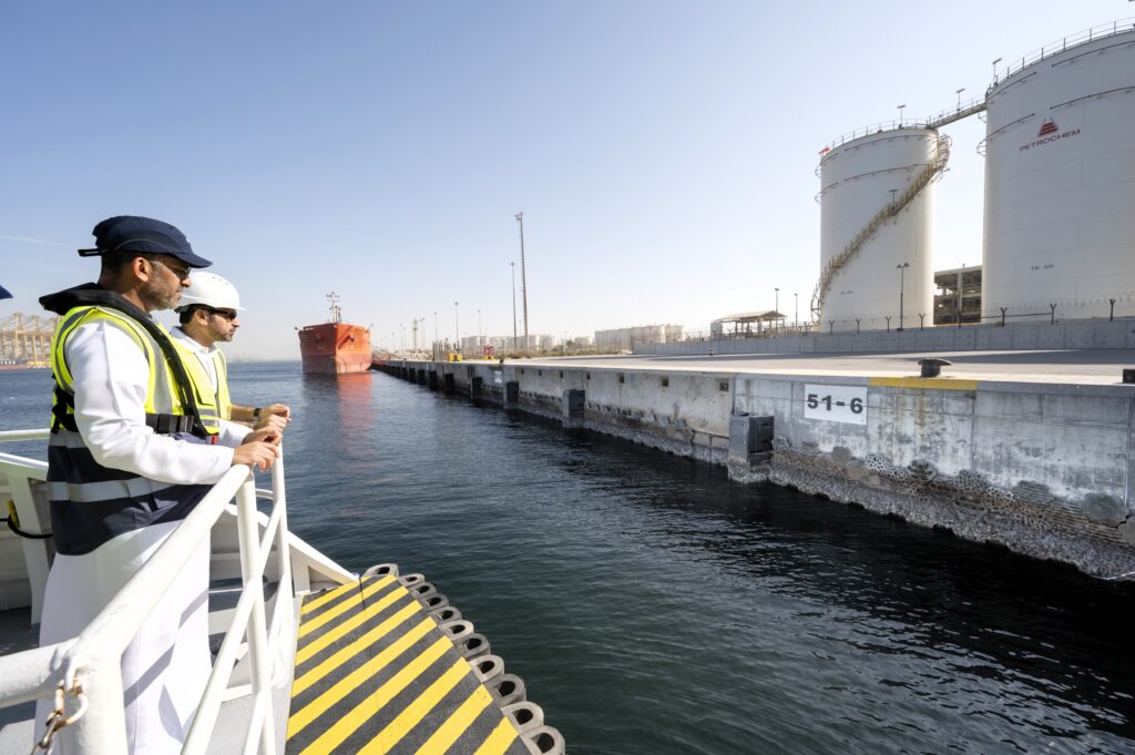 container_news's tweet photo. #Jebel #Ali #Port gets first phase of #Living #Seawalls
https://t.co/h8lh55NFDr https://t.co/svAHLaXtgi