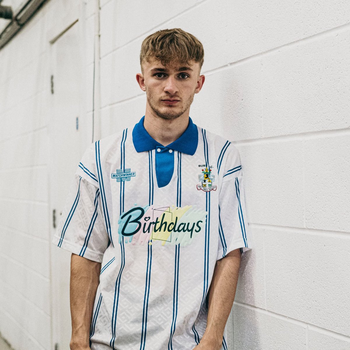 MatchwinnerUK's tweet image. Have you got your hands on the 1994/95 @buryfcofficial Retro Home Jersey yet? 👀

Hurry, it's only available for another week 👉 matchwinner.co.uk/product-catego…

#WeAreMatchwinner | #Shakers