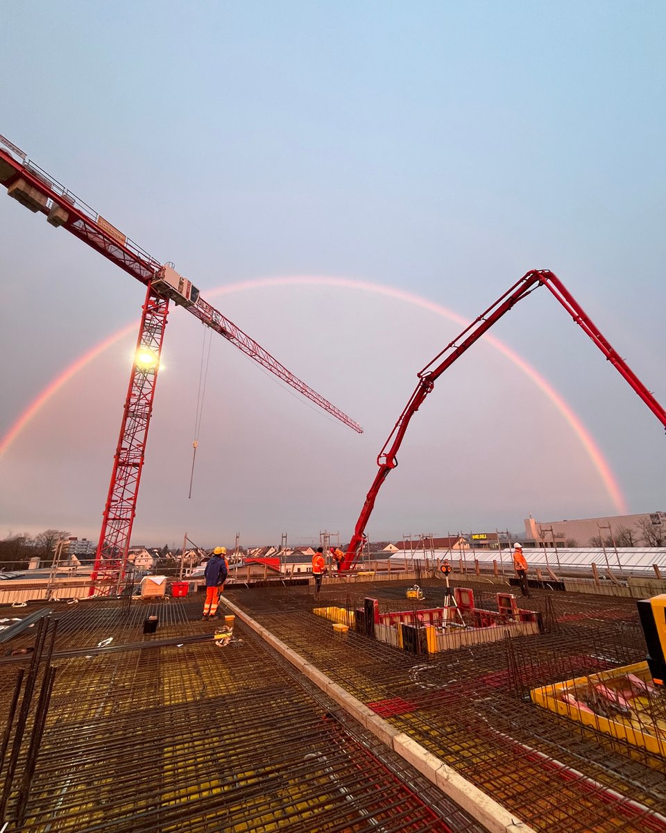 Die Arbeiten schreiten zügig voran und unser Ausbildungszentrum nimmt immer mehr Gestalt an!
Wir freuen uns schon darauf, unseren Nachwuchskräften ein modernes Gebäude für eine Top Ausbildung bieten zu können. 💡🛠️

#BaustellenUpdate #Ausbildungszentrum #TeamHELDELE