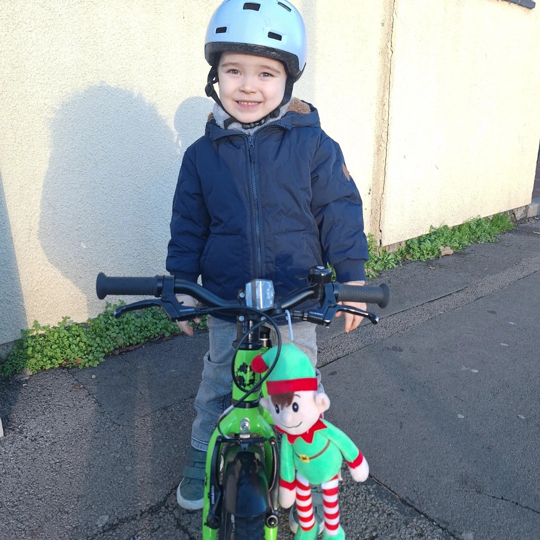 frogbikes's tweet photo. Looks like Santaโs little helper has found the fastest way to spread Christmas cheer... on a Frog bike! ๐
๐ธ๐
๐ทa_little_boy_and_his_wheels #FrogBikes #KidsBikes #ChristmasMagic #ElfOnTheMove #FestiveFun #AdventureStartsHere https://t.co/YGTmoj2OqH