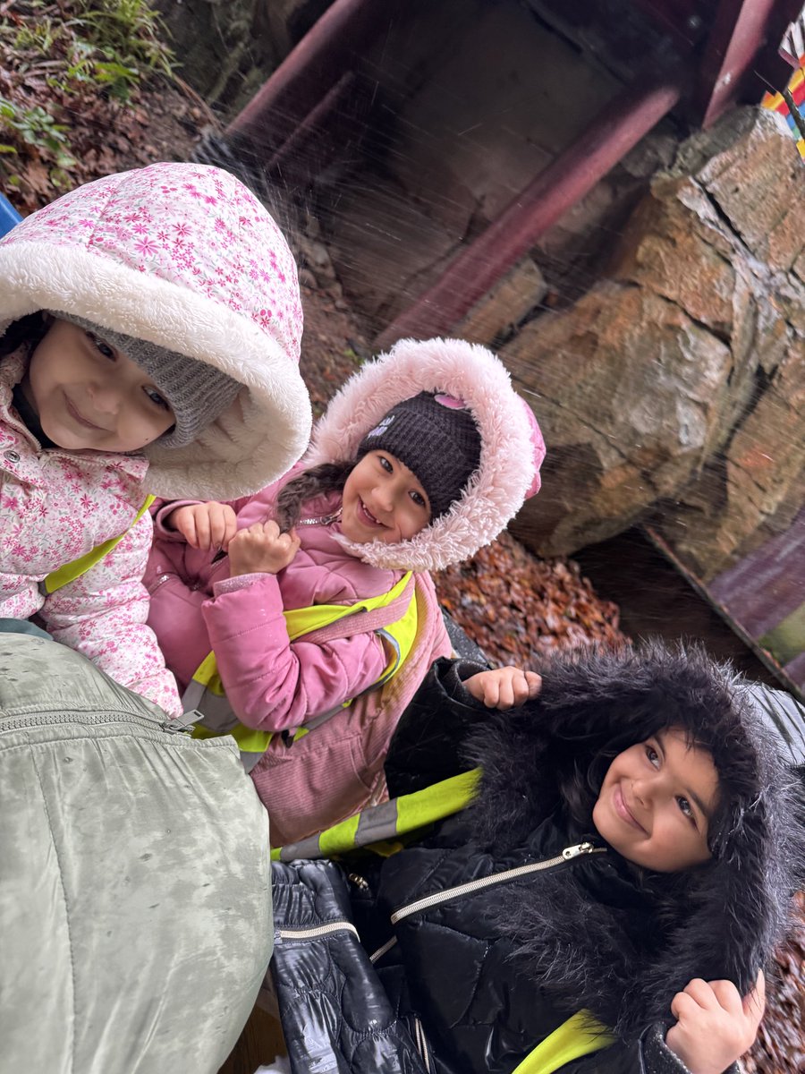 carltonj_i's tweet photo. The children are having a great adventurous day at Sundown Adventure Land #Sundown #schooltrip #extralearning https://t.co/NPvOKNGjmo